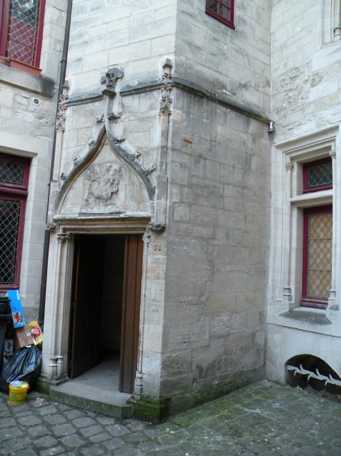  entrée de cage d'escalier